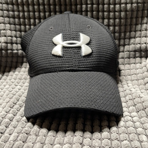 UNDER ARMOR FITTED HAT Q4 - Picture 1 of 4